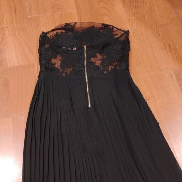 Elegant Black Lace Evening Dress - Picture 6 of 7
